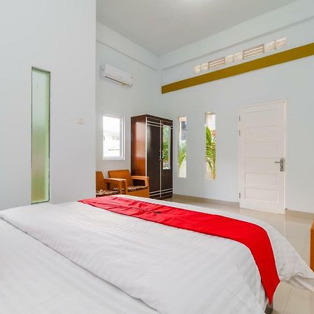 Hotel Reddoorz Syariah Near Simpang Sekip Palembang Esterno foto