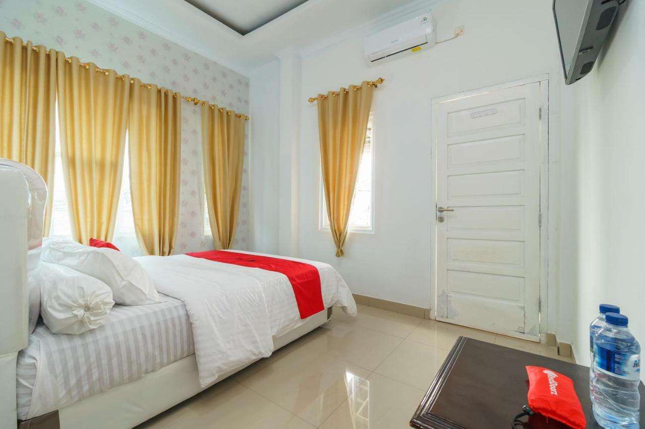 Hotel Reddoorz Syariah Near Simpang Sekip Palembang Esterno foto