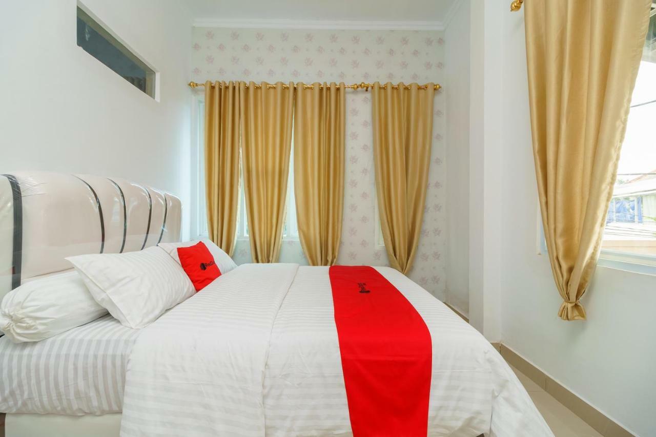 Hotel Reddoorz Syariah Near Simpang Sekip Palembang Esterno foto