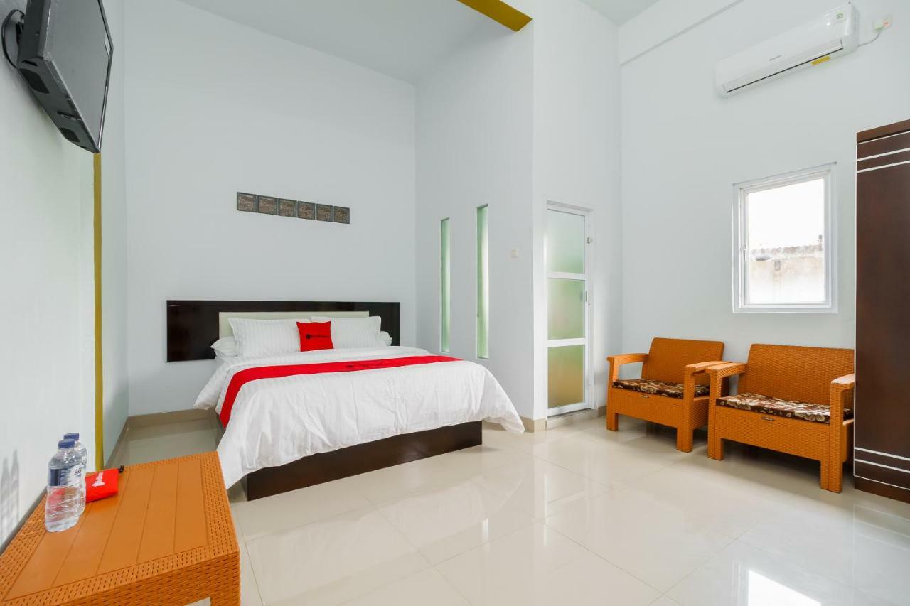 Hotel Reddoorz Syariah Near Simpang Sekip Palembang Esterno foto