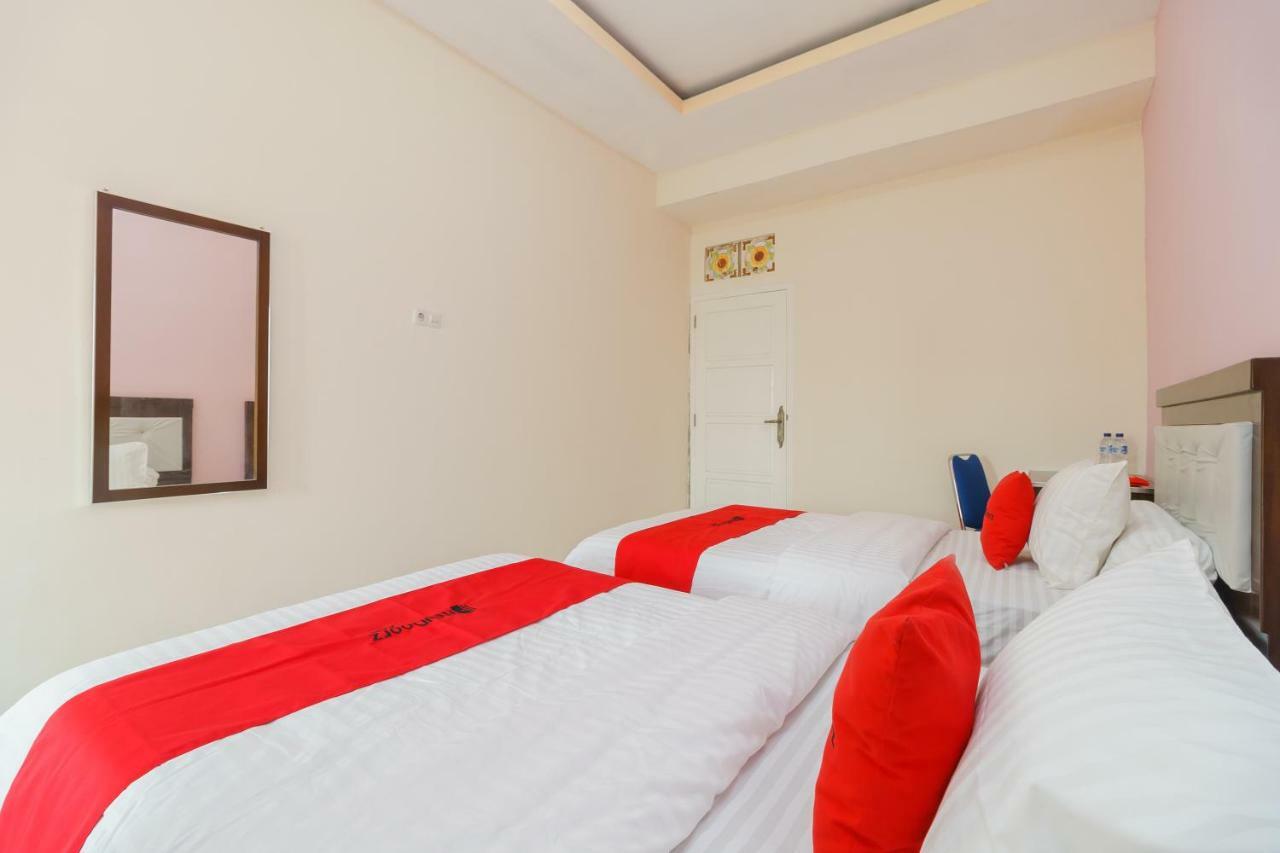 Hotel Reddoorz Syariah Near Simpang Sekip Palembang Esterno foto