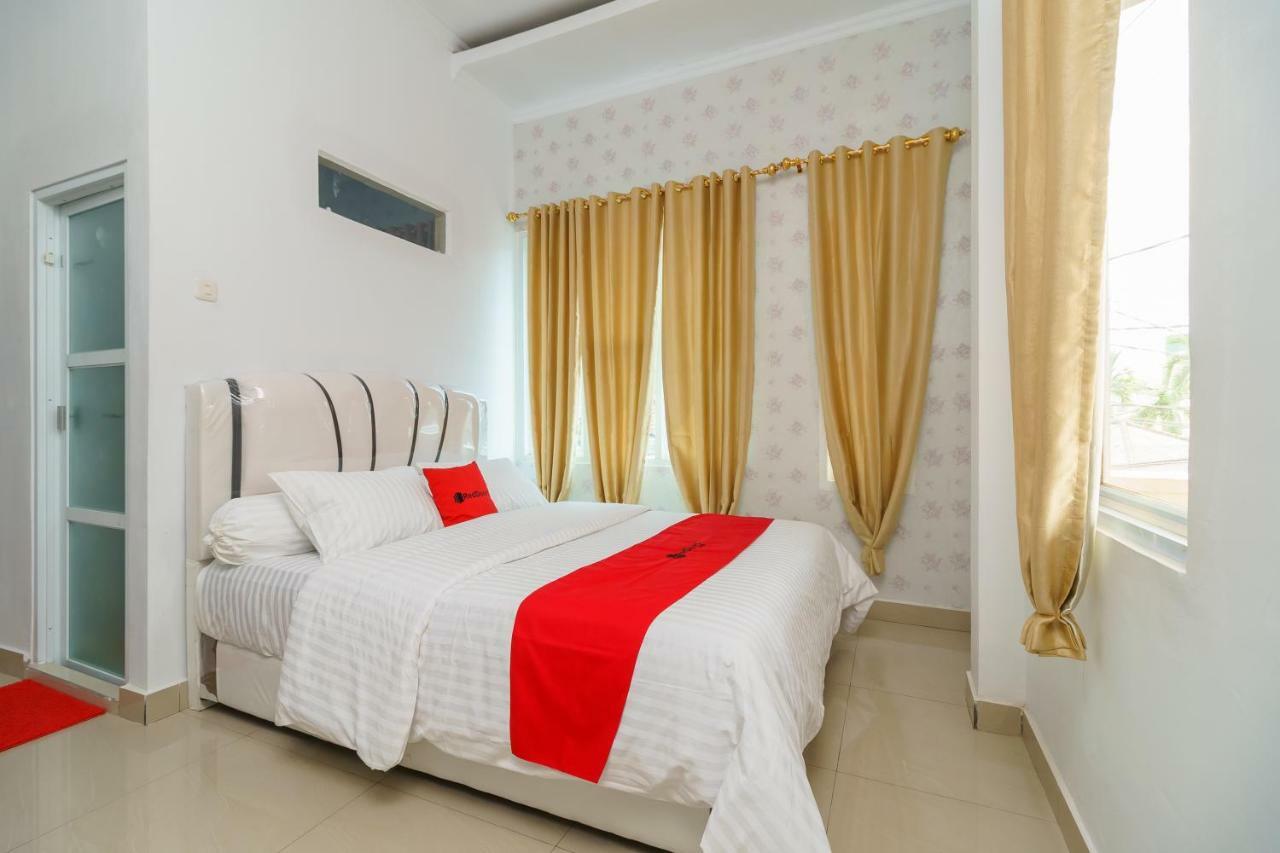 Hotel Reddoorz Syariah Near Simpang Sekip Palembang Esterno foto